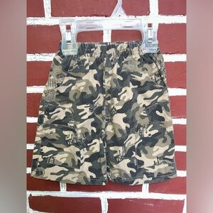 Camouflage cargo shorts with elastic waist | size 2